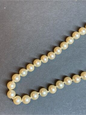 Vintage marvella faux cream pearl necklace